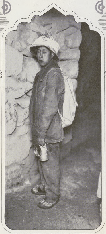 A miner at Catavi with the bulging-cheek acullico pose