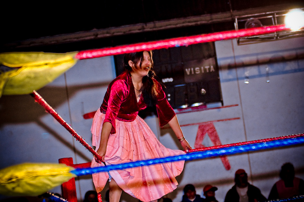 Cholita wrestlers in the ring at El Alto