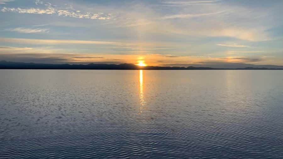 Bolivia: starlights and sunrise in Uyuni salt flat - What to wear when the sky is cold and the salt is bright