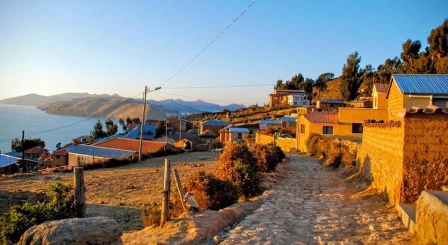 Day Trip from Puno: Explore Sun Island and Copacabana - Copacabana’s basilica and a useful lunch break