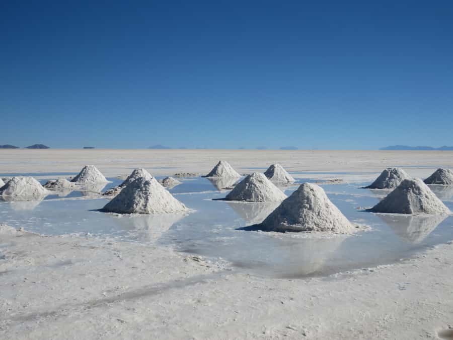 From La Paz: 1-Day 1-Night Uyuni Salt Flats Tour by Flight - Breakfast before the salt desert