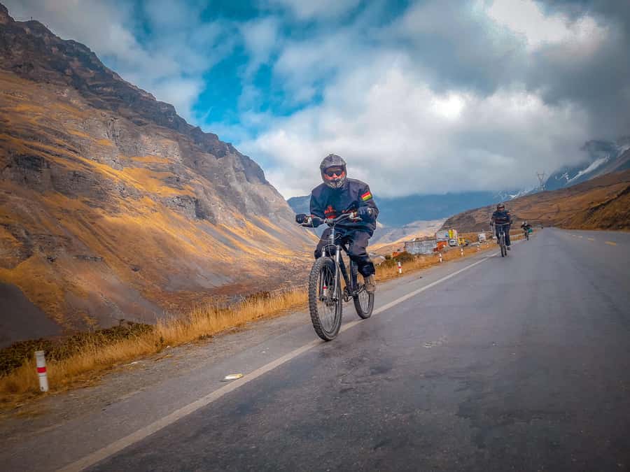 From La Paz: 3-Day Biking Tour Death Road & Uyuni Salt Flats - The 9 p.m. bus connects La Paz and Uyuni