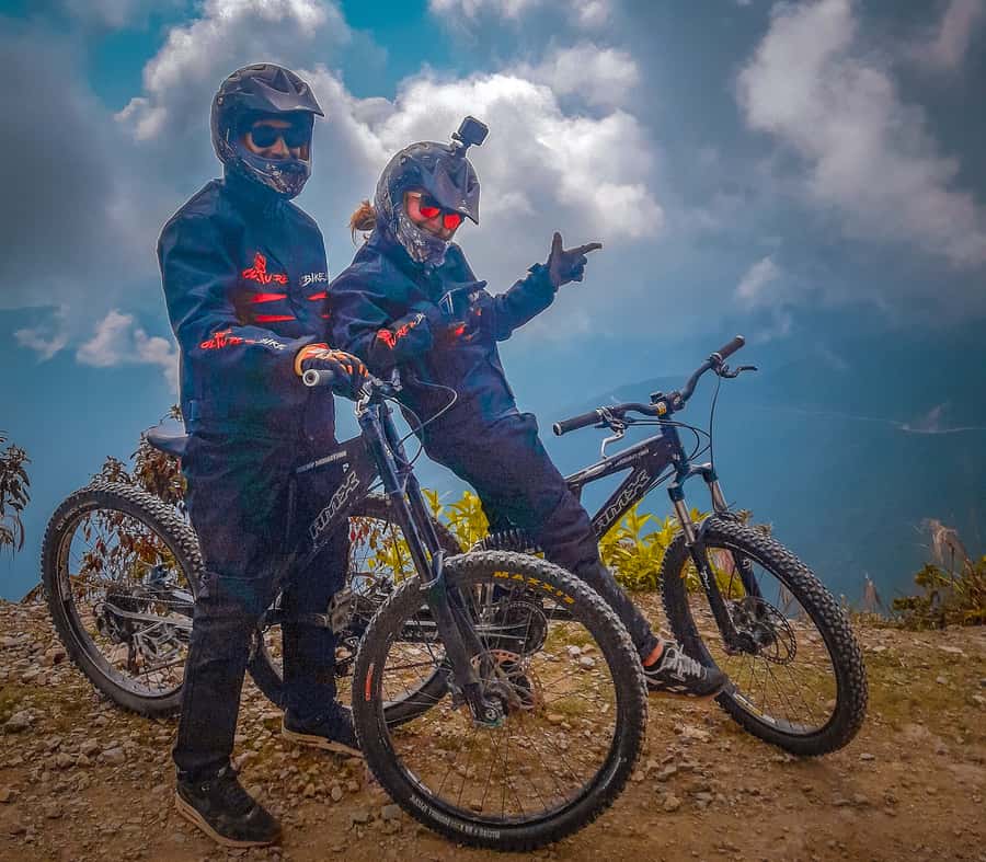 From La Paz: 3-Day Biking Tour Death Road & Uyuni Salt Flats - Starting at 7:30 a.m. with a paved descent