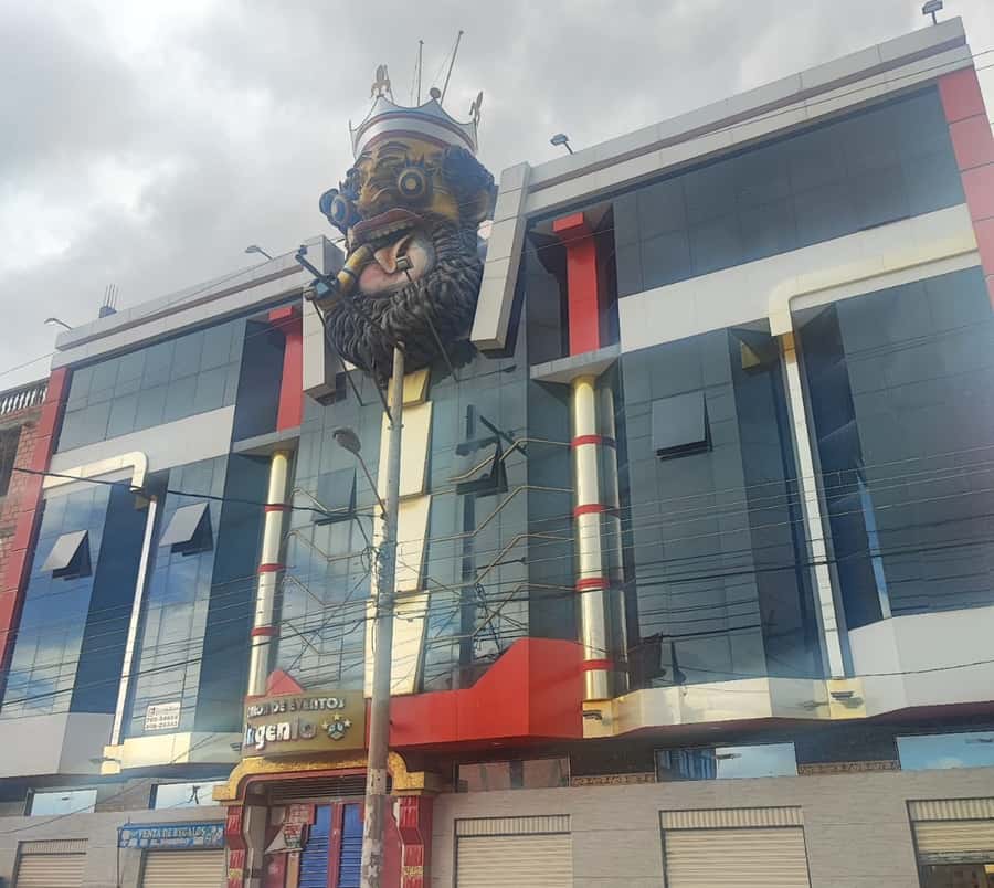 From La Paz: El Alto and Cholets Guided Day Trip - Inside two cholets, when access works
