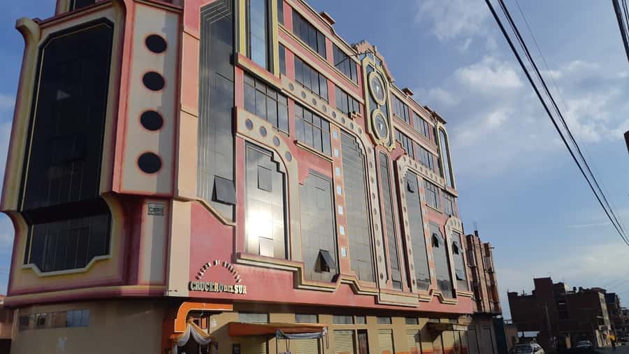 From La Paz: El Alto and Cholets Guided Day Trip - Guide quality and the small-group setting