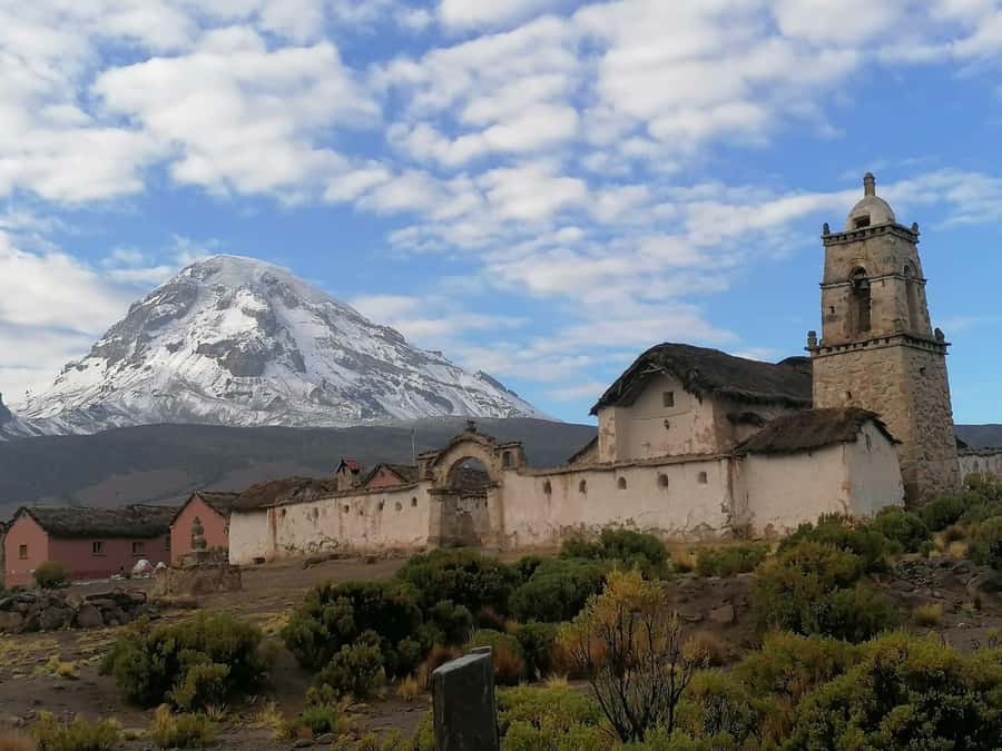 From La Paz: Tihuanacu & Titicaca Lake in one day with lunch - The 9 a.m. drive toward Lake Titicaca