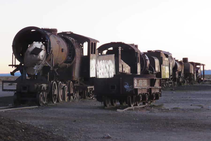From La Paz to Atacama: Uyuni Salt Flats 4-Day Tour - Day 4: Geysers at dawn and Termas de Polques