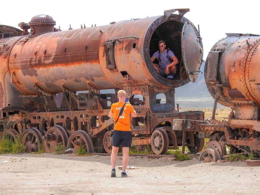From La Paz: Uyuni Salt Flat Tour & Overnight Roundtrip Bus - Perspective photos are part of the fun