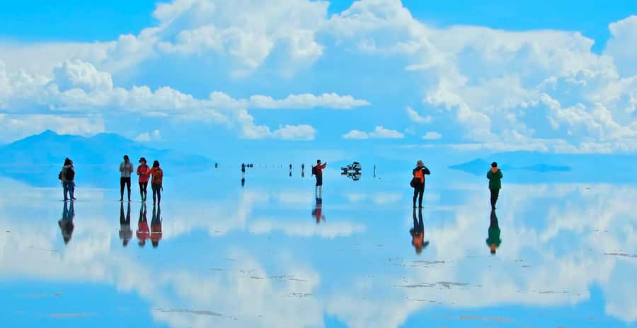 From La Paz: Uyuni Salt Flats 2-Day Tour with Bus Transfers - The overnight ride from La Paz to Uyuni