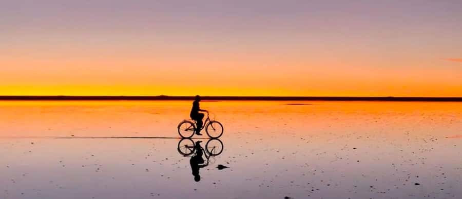 From La Paz: Uyuni Salt Flats 2-Day Tour with Bus Transfers - Colchani, salt craft, and a working settlement