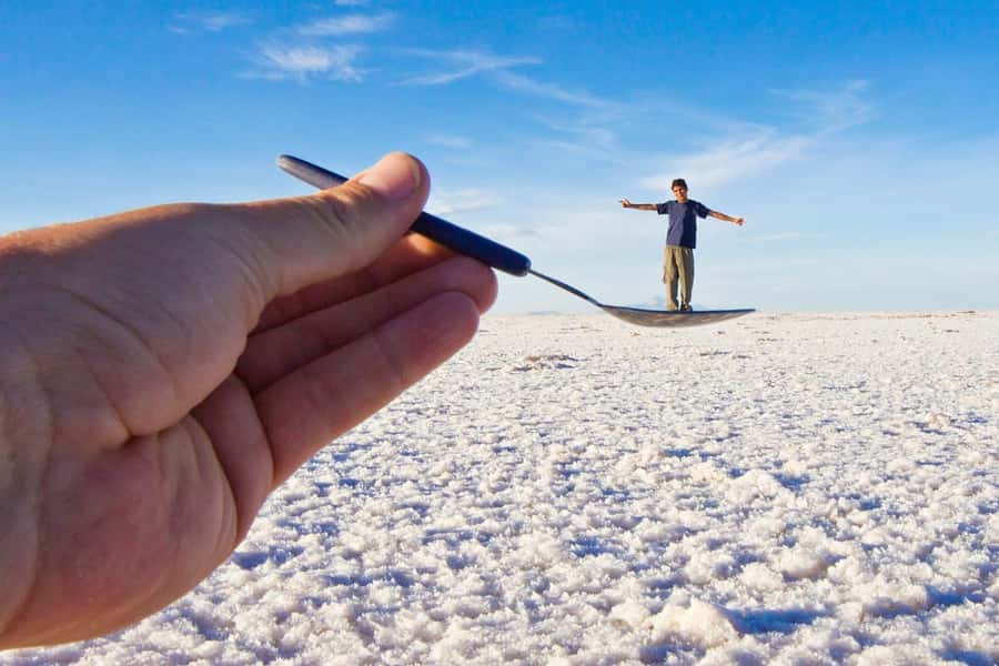 From La Paz: Uyuni Salt Flats 2-Day Tour with Bus Transfers - The Salar de Uyuni’s endless white surface