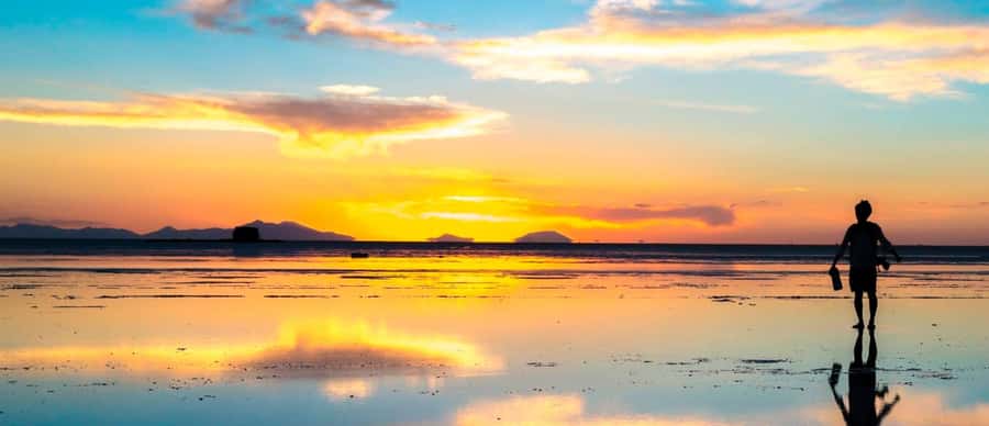 From La Paz: Uyuni Salt Flats 2-Day Tour with Bus Transfers - A quiet morning before the salt-flat tour