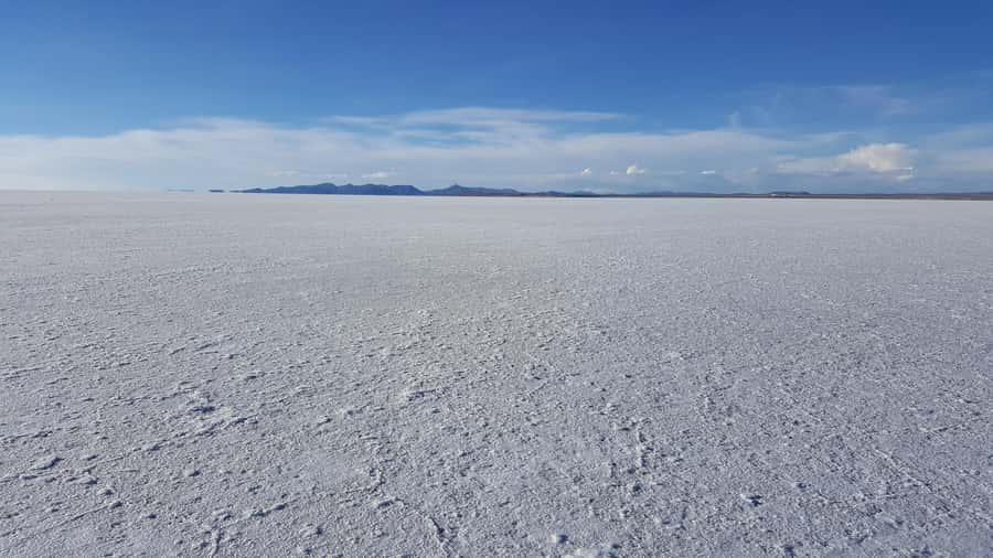 From La Paz: Uyuni Salt Flats & Lagoons 5-Day Tour - Day 2: From the Train Graveyard to sunset on the salt