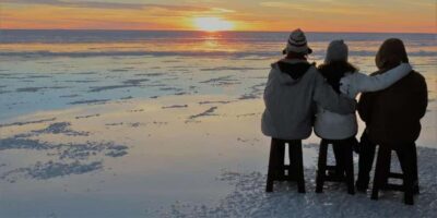 From San Pedro de Atacama: 3 days to Uyuni Salt Flat - Day one: Laguna Verde, hot springs, and flamingos