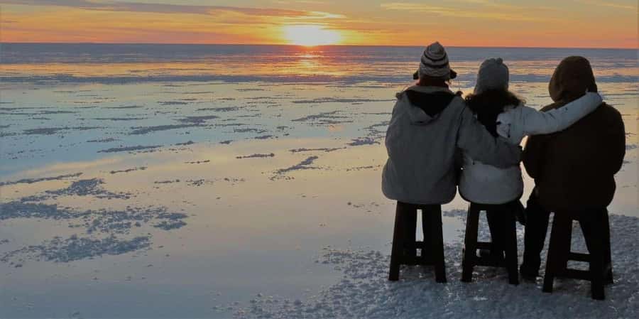 From San Pedro de Atacama: 3 days to Uyuni Salt Flat - Day one: Laguna Verde, hot springs, and flamingos