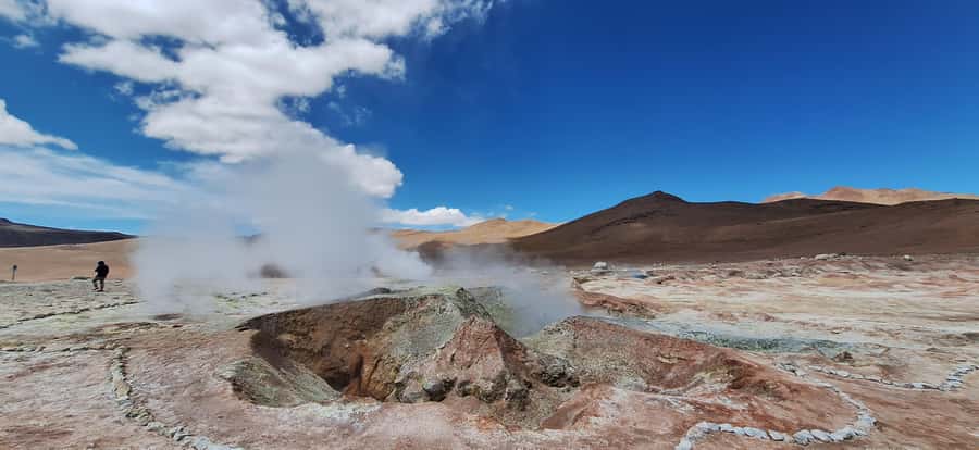 La Paz: 5-Day Uyuni Salt Flats by Bus - Guides, photographers, and rough-road driving
