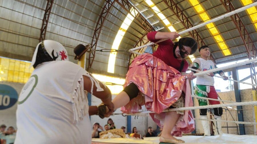 La Paz: Cholitas Wrestling Tickets and Transfer - More than costumes: why the cholitas matter