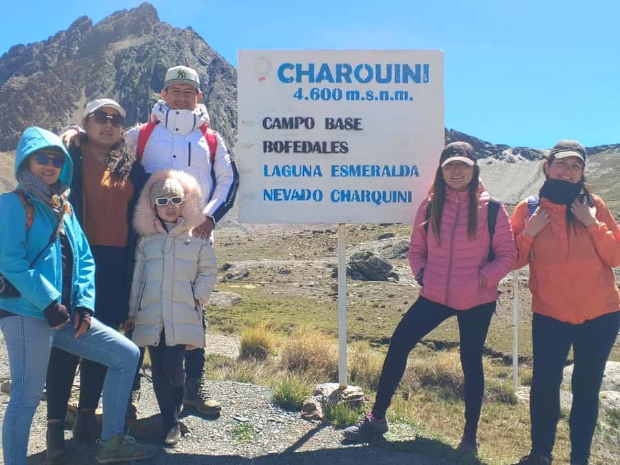 La Paz, Esmeralda Lagoon Guided Tour_Charquini - Milluni cemetery: a brief, eerie photo stop