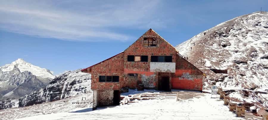 LA PAZ: GUIDED TOUR CHACALTAYA + VALLEY OF THE MOON - Chacaltaya: the main mountain visit