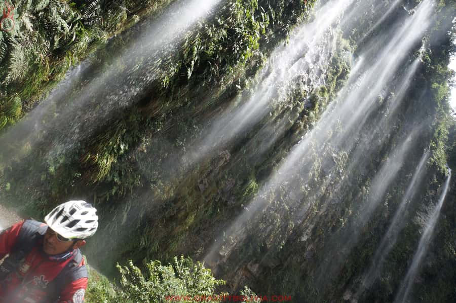 La Paz: Mountain Bike Down the World's Most Dangerous Road - Quick Take on the Death Road Ride
