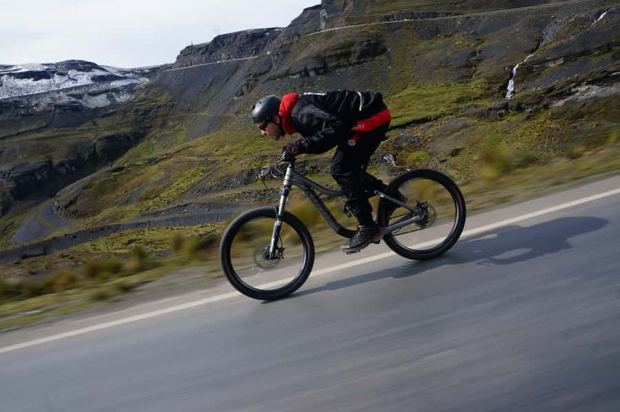 La Paz: Mountain Bike Down the World's Most Dangerous Road - Who Will Enjoy This Ride Most?