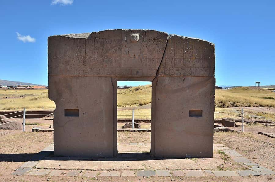 La Paz, Tiahuanaco shared tour guided tour - Two hours by coach to the archaeological area