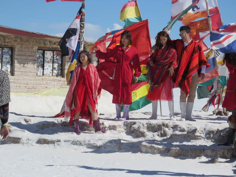 La Paz: Uyuni Salt Flats Tour by Bus - Incahuasi Island and lunch among giant cacti