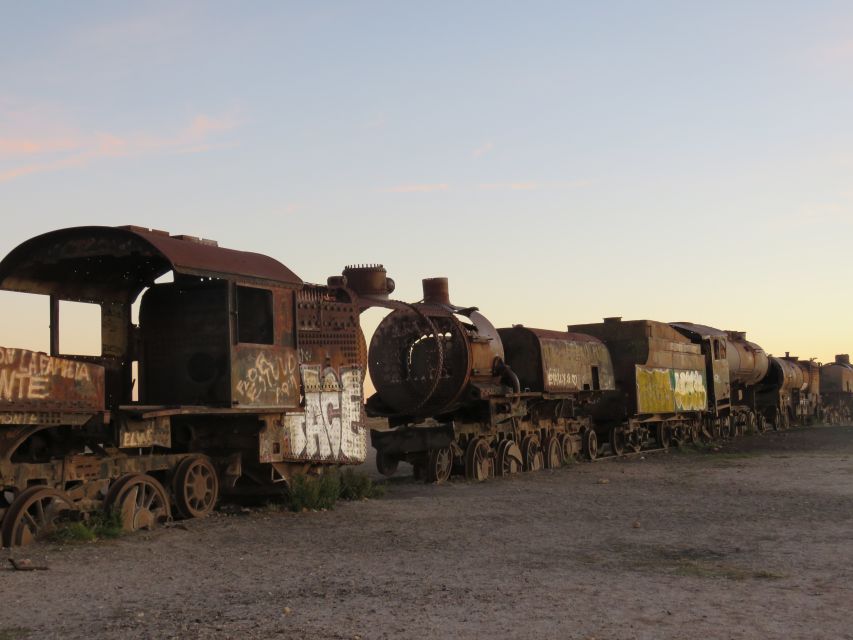 La Paz: Uyuni Salt Flats Tour by Bus - Sunset wine, snacks, and the ride back