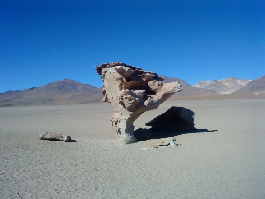 La Paz: Uyuni tour ending in Atacama Chile by bus. - The Guide and Group Size in the 4x4