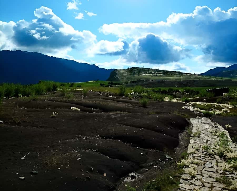 Sucre: 1-Day Trek in the Crater of Maragua and Inca Trails - Jalq’a culture gives the route a human side