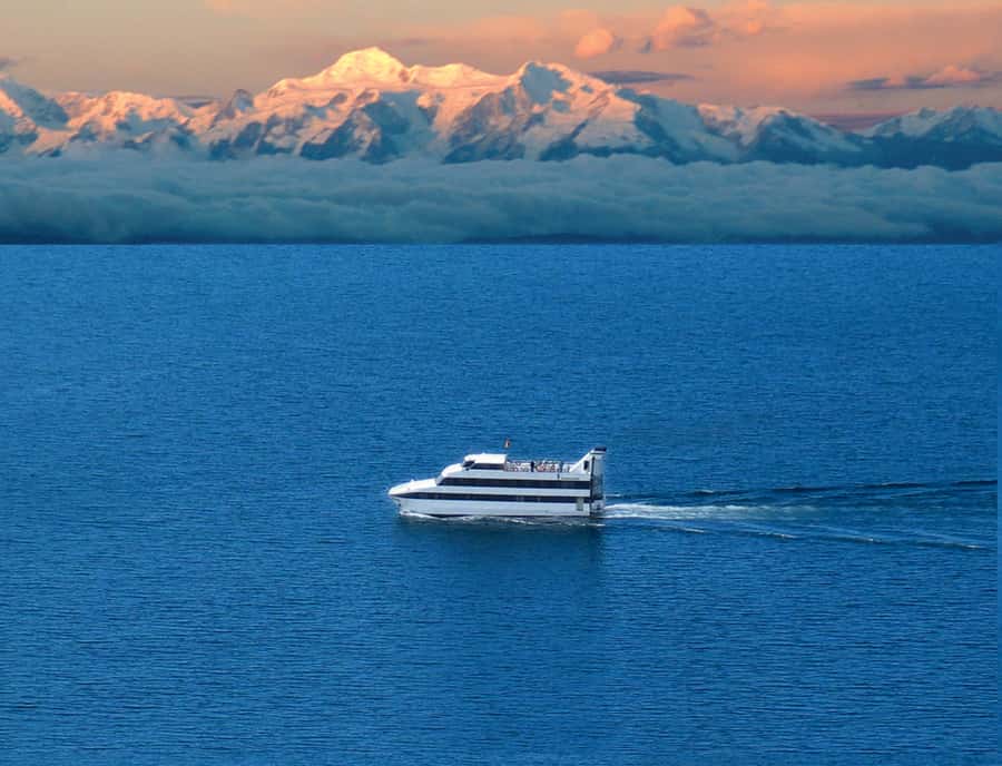 Titicaca Lake: Highlights Tour from La Paz by Bus - Leaving La Paz for Copacabana