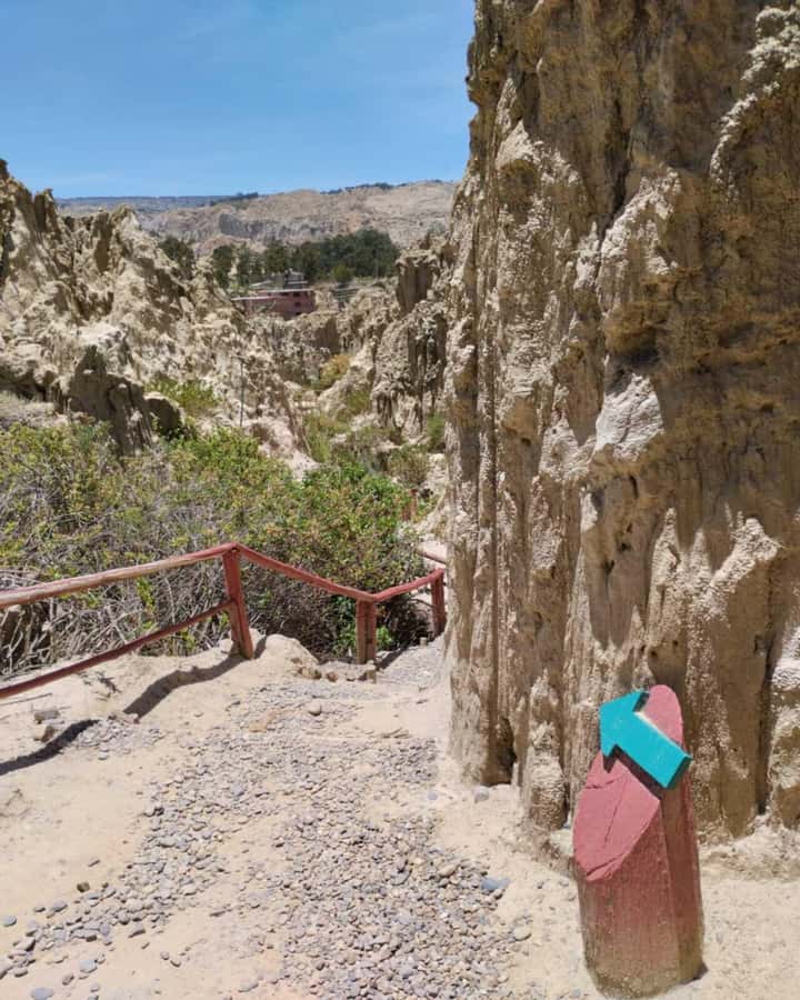 Tour moon valley and rich areas La Paz city - Returning to the Center by Cable Car