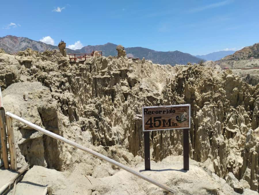 Tour moon valley and rich areas La Paz city - Meeting at San Francisco Church at 9:00 a.m.