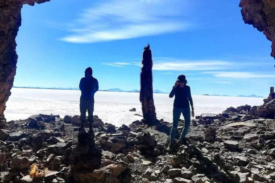 Uyuni: Salar de Uyuni and San Pedro de Atacama 3-Day Tour - Meeting points and agency handoffs