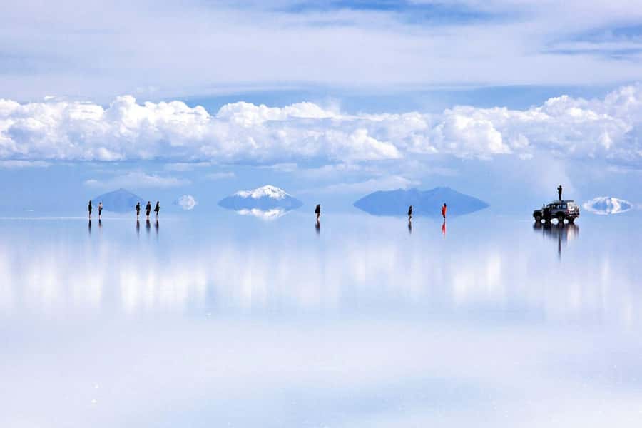 Uyuni: Salar de Uyuni and San Pedro de Atacama 3-Day Tour - Day 2: Chiguana Desert and flamingo lagoons
