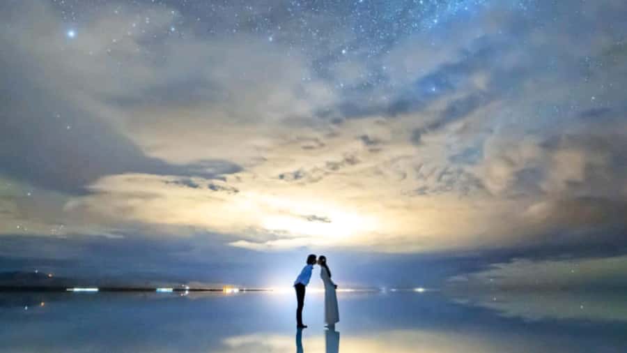 UYUNI SALT FLAT: SUNRISE & STARLIGHT EXPERIENCE - Starlight across the white salt