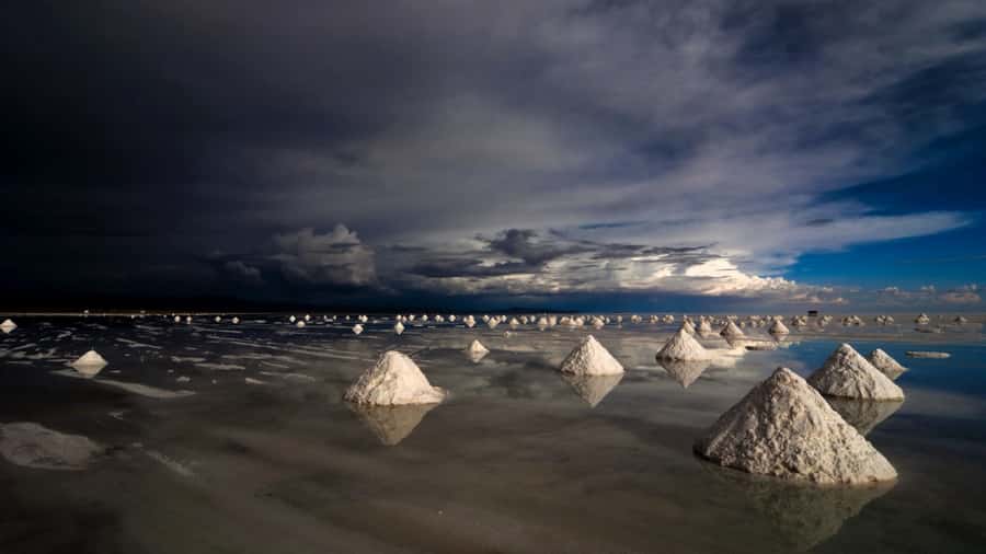 UYUNI SALT FLAT: SUNSET & STARLIGHT EXPERIENCE - Leaving Uyuni at 4:30 PM in a six-seat 4x4