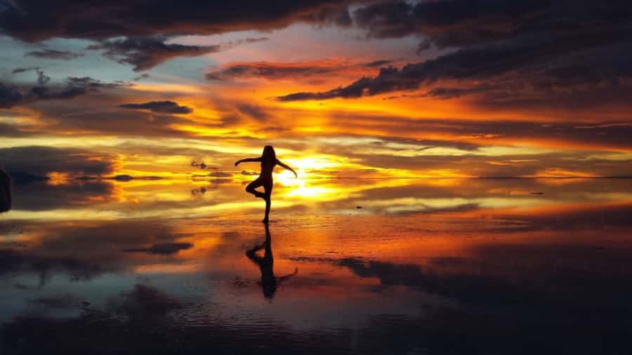 UYUNI SALT FLAT: SUNSET & STARLIGHT EXPERIENCE - Colchani: the salt flat with a human touch