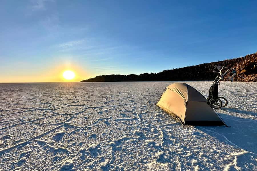 Uyuni: Starlight and Sunrise Salt Flats Tour - Breakfast with the first rays of sunlight
