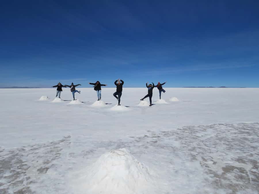 Uyuni: Starlight and Sunrise Salt Flats Tour - A guide can shape the whole morning
