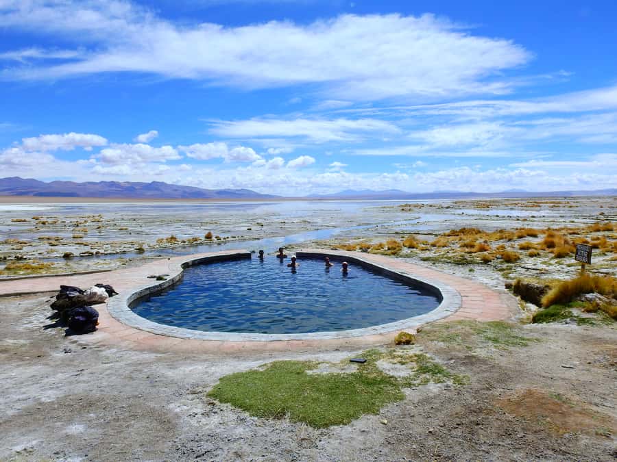 Uyuni: Uyuni Salt Flats and San Pedro de Atacama 3-Day Tour - The 4WD Ride and Group Size