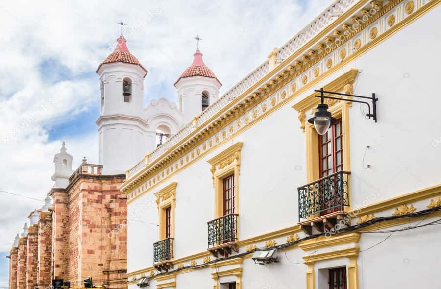 Walking tour in Sucre: History, Culture & Amazing Views - Practical Details: Shoes, Weather, and Tunnels