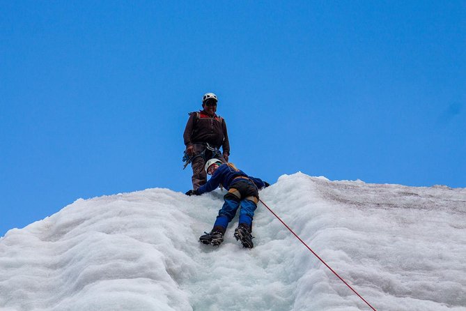Climbing Huayna Potosí - Day one: equipment checks and glacier practice