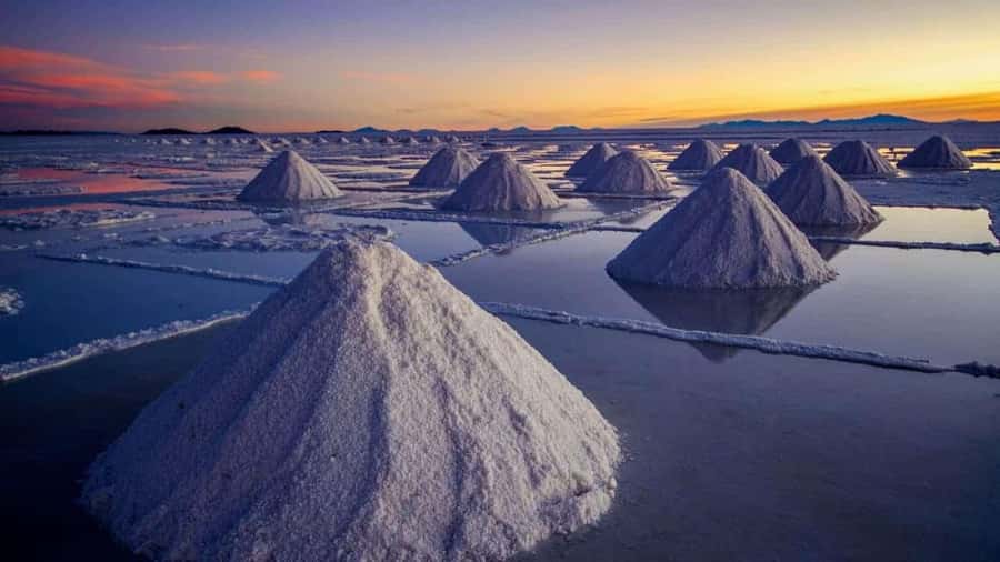 From San Pedro de Atacama: 4-Day Uyuni Salt Flats Tour - A four-day crossing from Chile into Bolivia