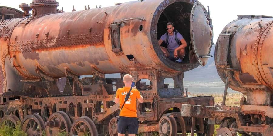 From Uyuni: Uyuni Salt Flats and Sunset Full-Day Tour - Lunch, transport, and guide language