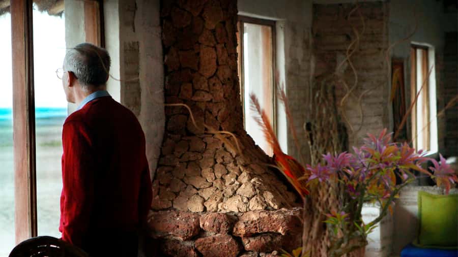La Paz: 1-Day Uyuni Salt Flats Tour by Flight with hotel - What to bring and practical details