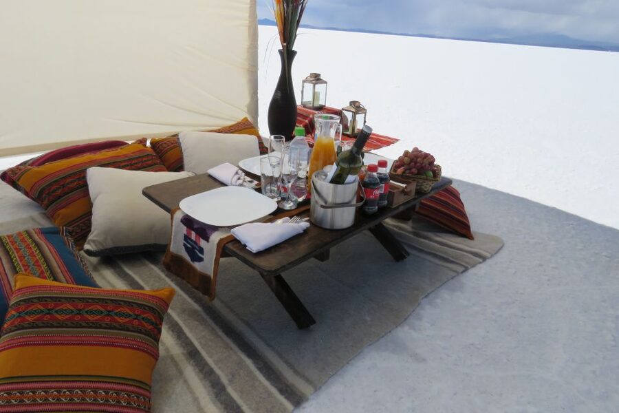 La Paz: 4-Day Uyuni & Colored Lagoons with Flight and Hotel - What the $898 price covers, and what it does not