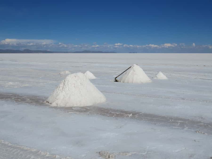 Uyuni: Full-Day Salt Flats Tour with Overnight Hotel Stay - A night in a hotel built from salt